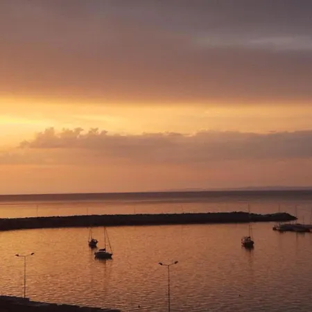 A View From The Attic Window アパート *