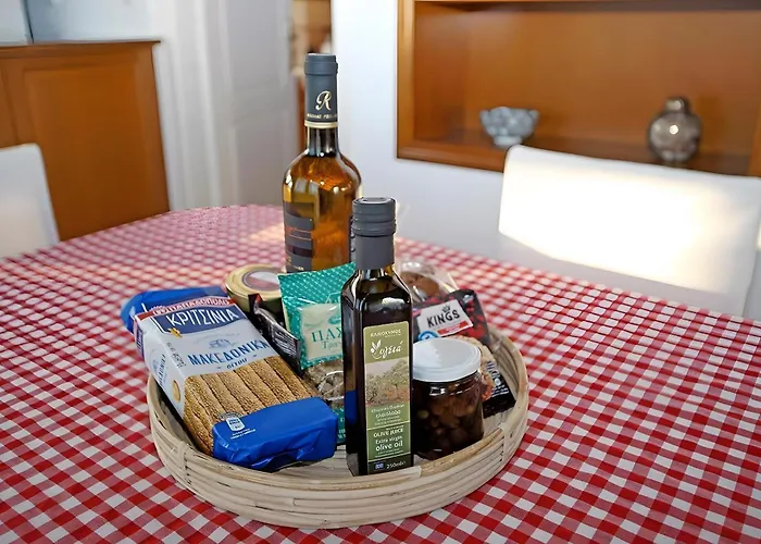 アパート A View From The Attic Window