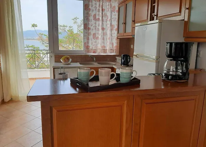 A View From The Attic Window アパート