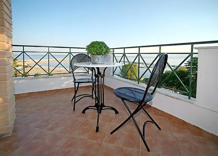 Апартаменты A View From The Attic Window Кипарисия